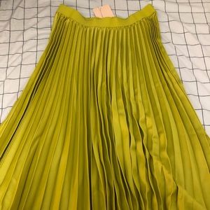 ASOS Curve Skirts - Pleated midi-skirt. ASOS Curve Skirts - Pleated midi-skirt.